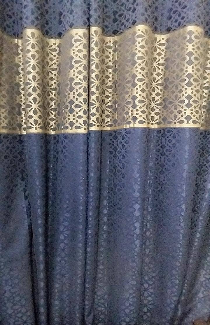 3 curtains 0