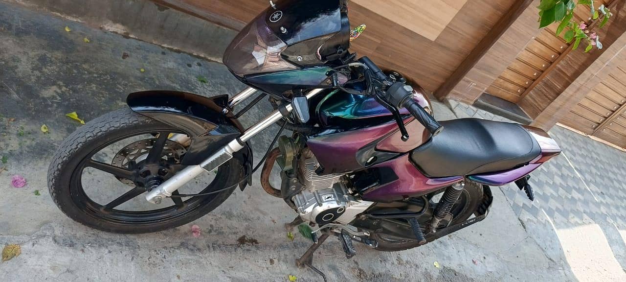 YBR 125 1