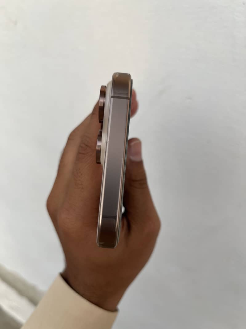 Apple iPhone 16 Pro Max 3