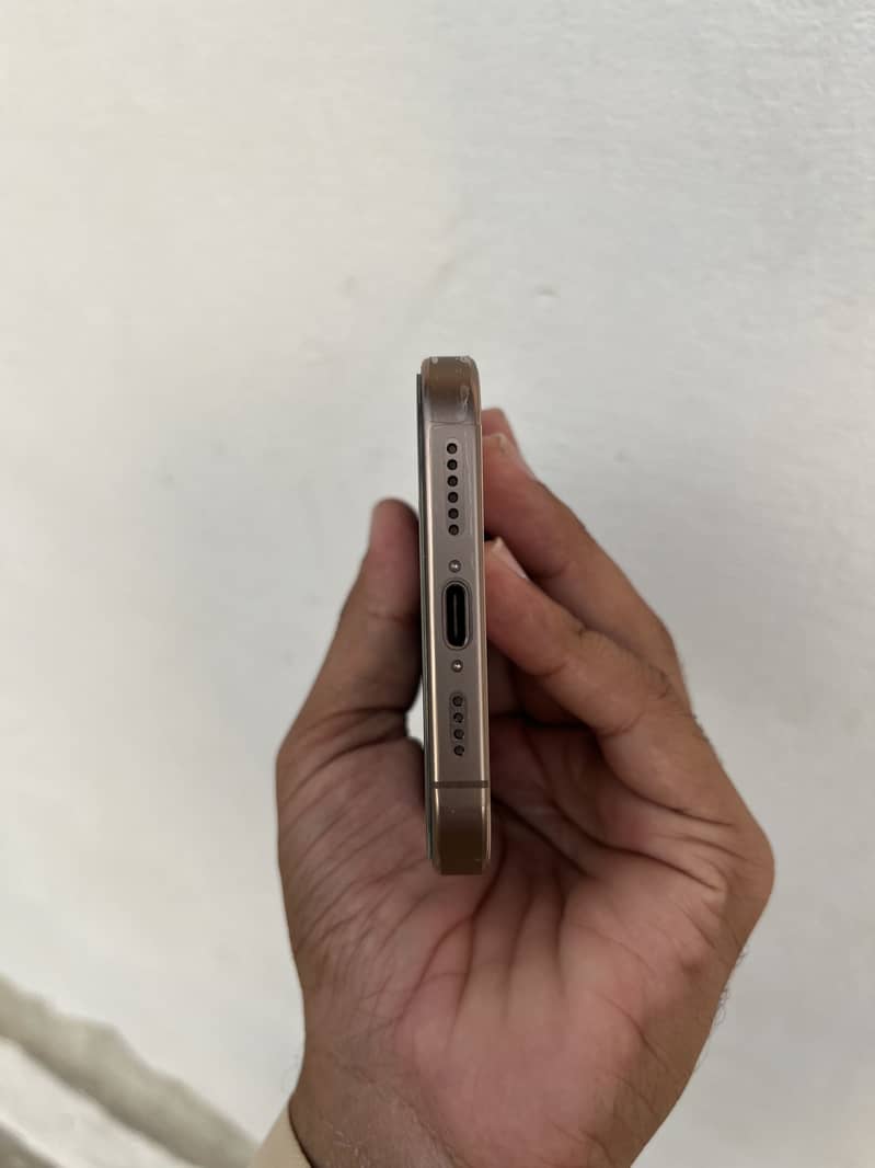 Apple iPhone 16 Pro Max 5