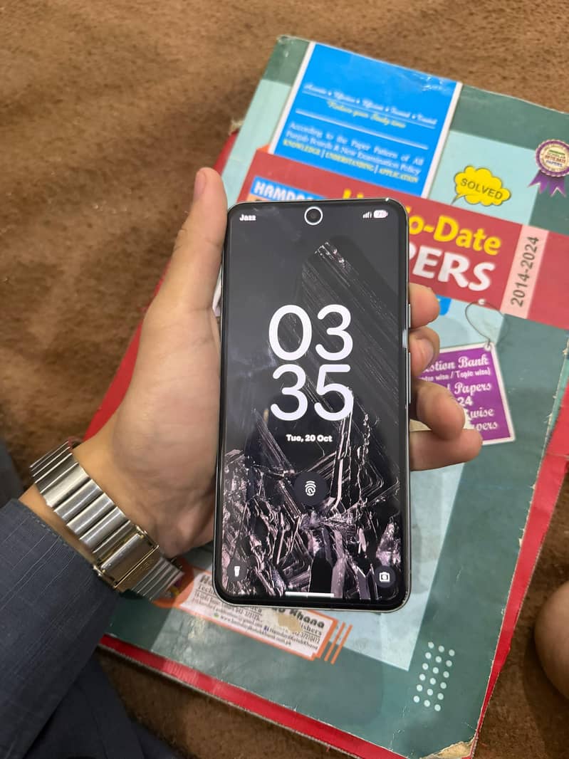 Google Pixel 8 4