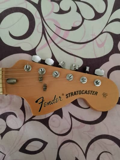 Fender Classic Series '70s Stratocaster® (Serial No. Included)