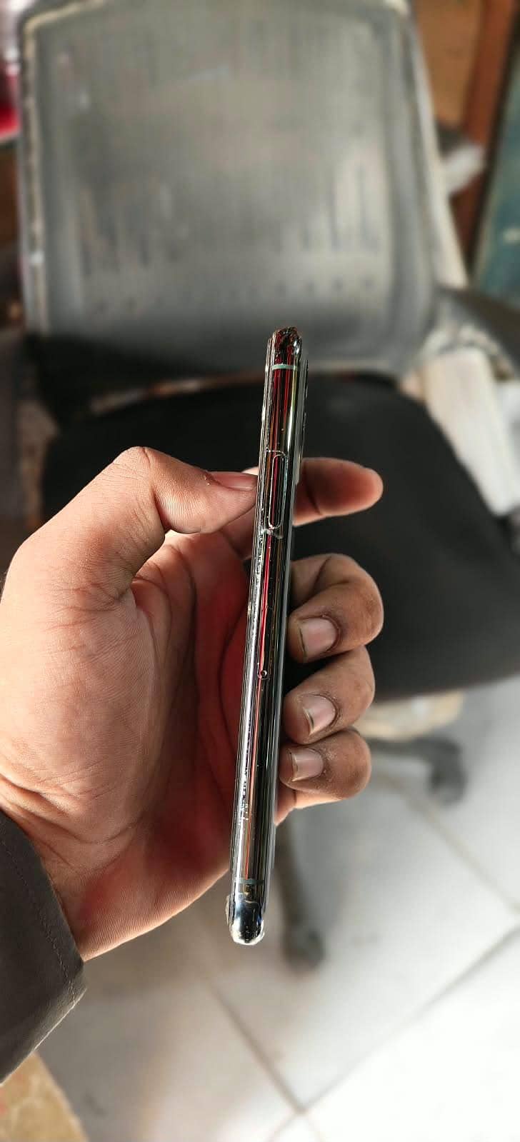 Apple iPhone 11 Pro 3