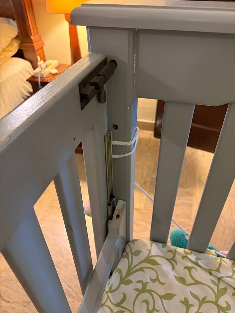 Solid Wood Baby Cot 3