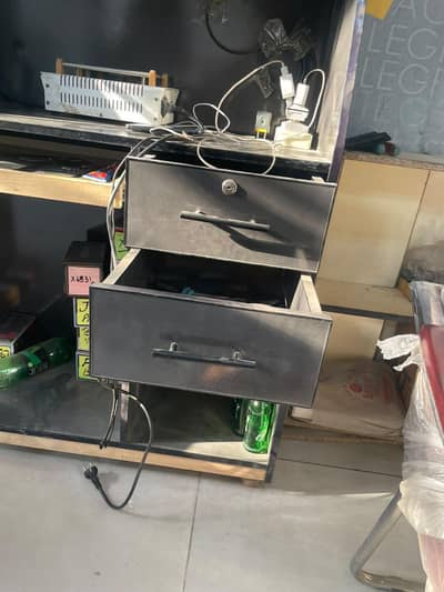 Mobile shop conter and Rack Almos new