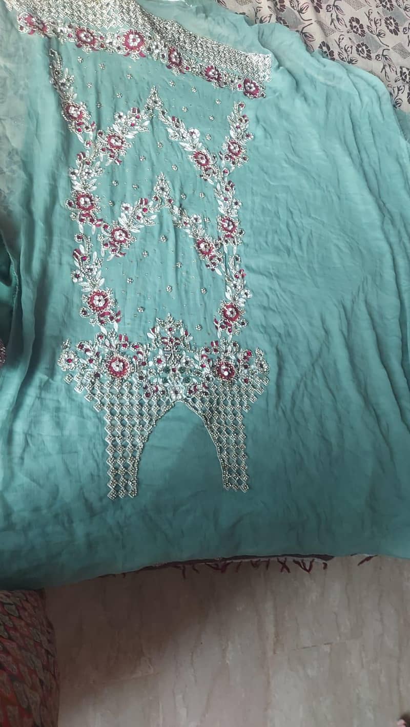 خوبصورت سی گرین کڑھائی والا 4 پیس سوٹ 0