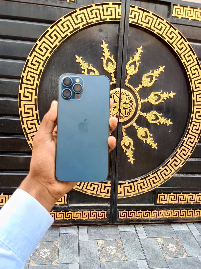 Apple iPhone 12 Pro Max 4