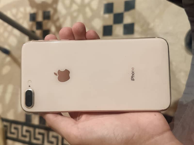 Apple iPhone 8 Plus 1