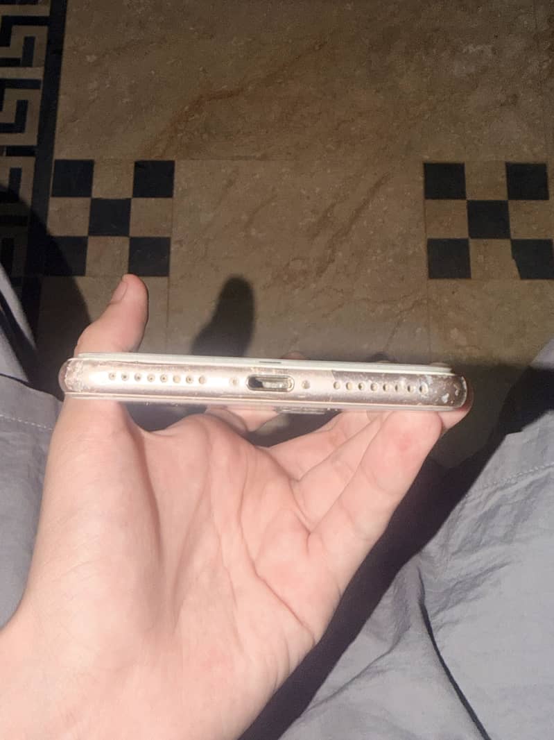 Apple iPhone 8 Plus 3