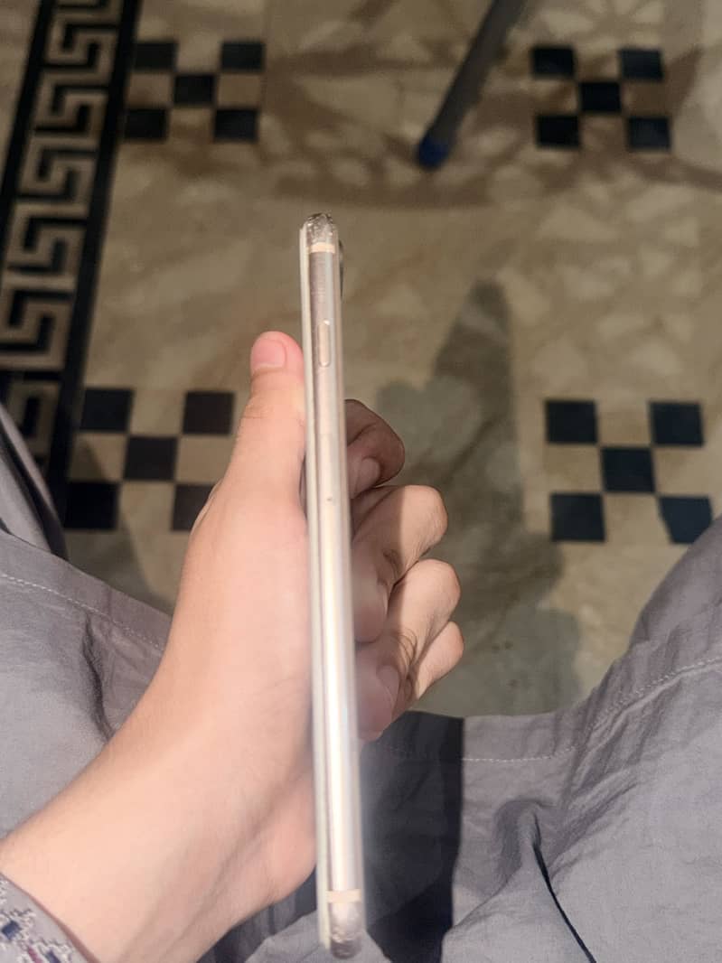 Apple iPhone 8 Plus 4