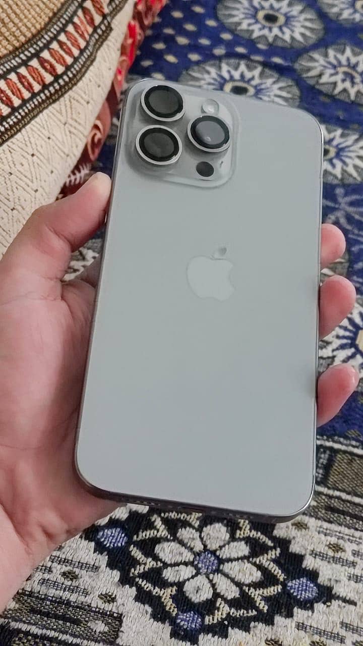 Apple iPhone 15 Pro Max 1