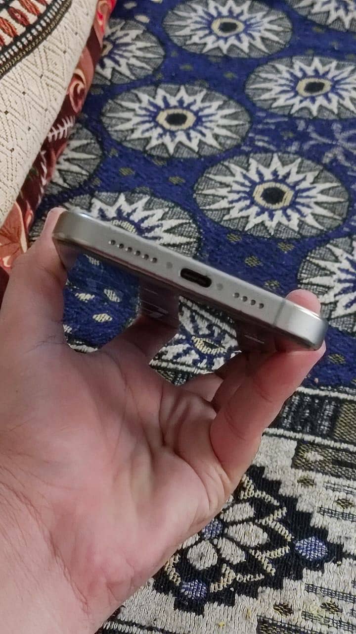 Apple iPhone 15 Pro Max 3