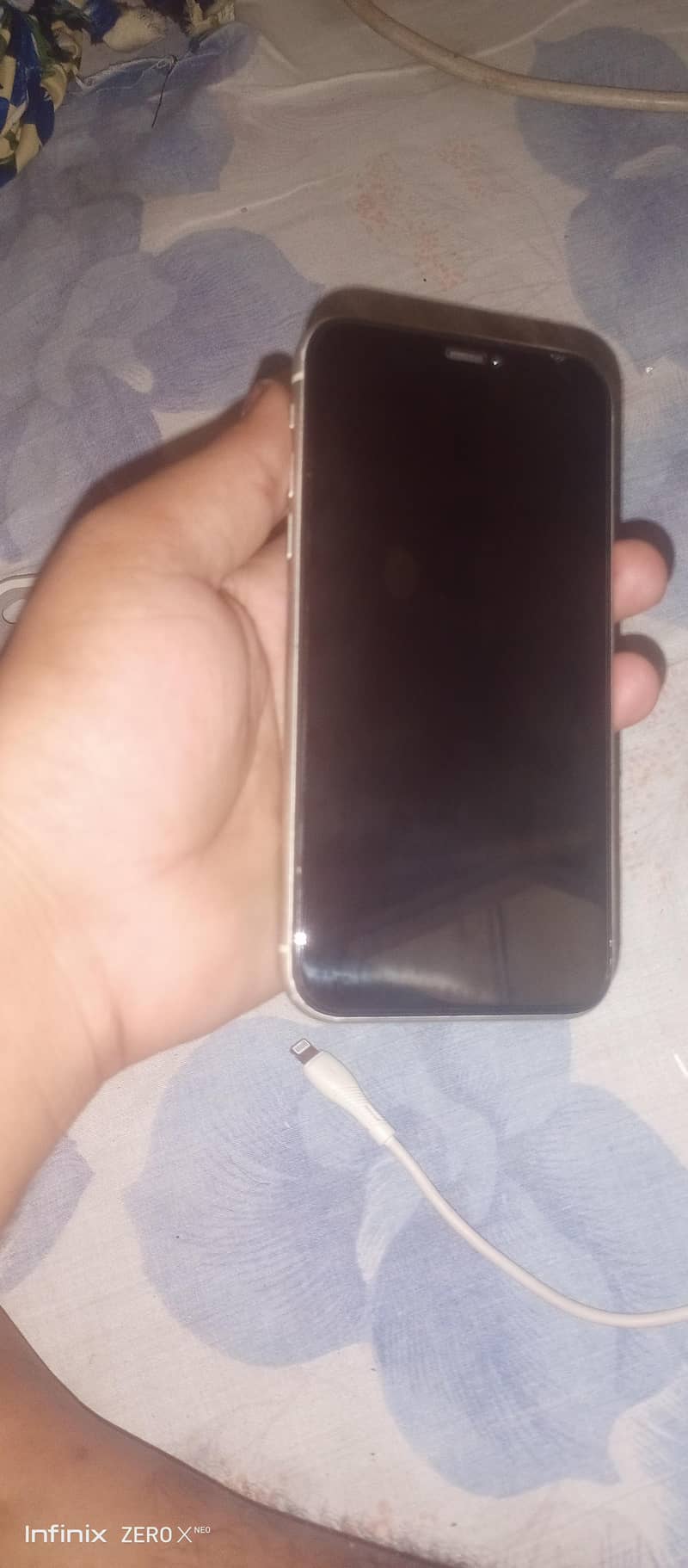 Apple iPhone 11 4