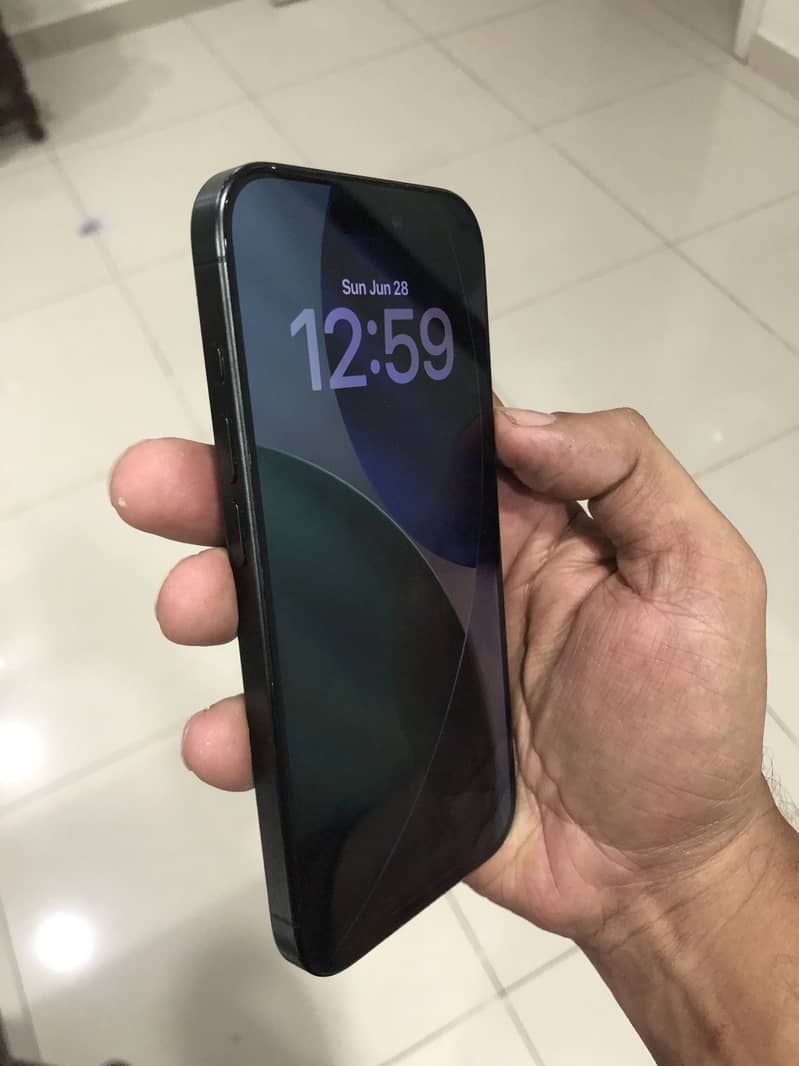 Apple iPhone 15 Pro 4