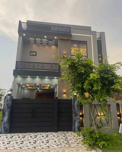 Prime Location 5 Marla House For sale In Royal Palm City - Block D