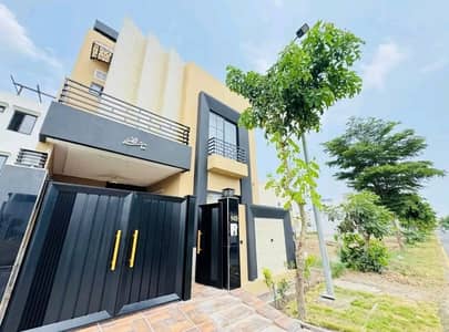 Get A Prime Location 5 Marla House For sale In Royal Palm City - Block D