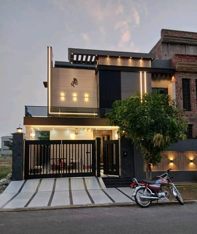 Ideally Located Prime Location House Of 10 Marla Is Available For sale In Gujranwala