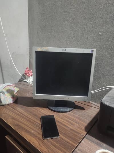 hp cpu monitor for sale 10/9 condition 17 inches