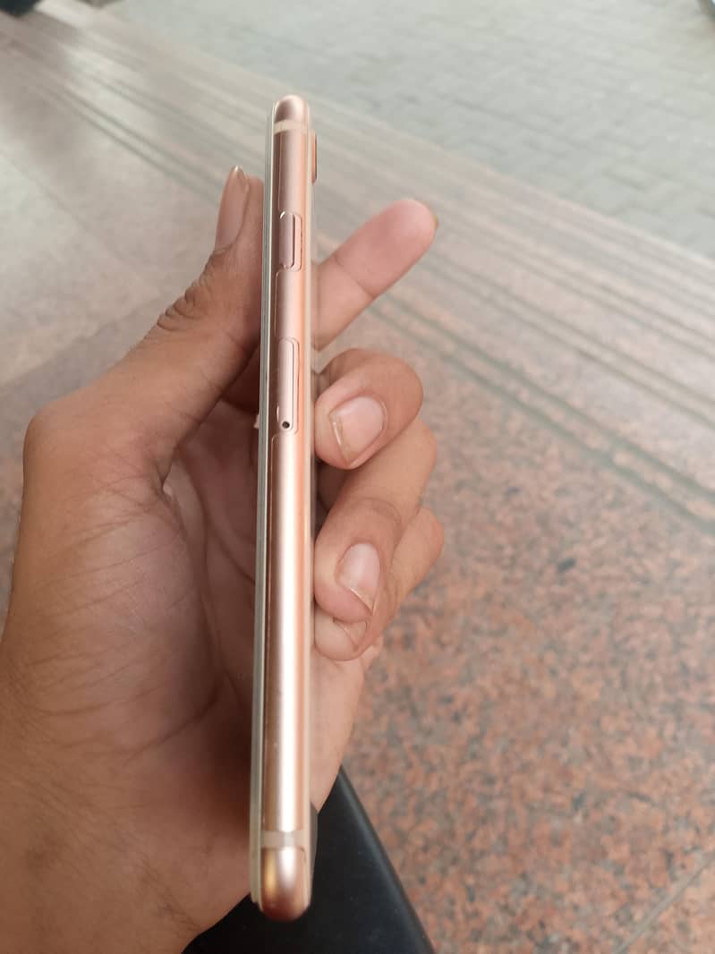 Apple iPhone 8 1