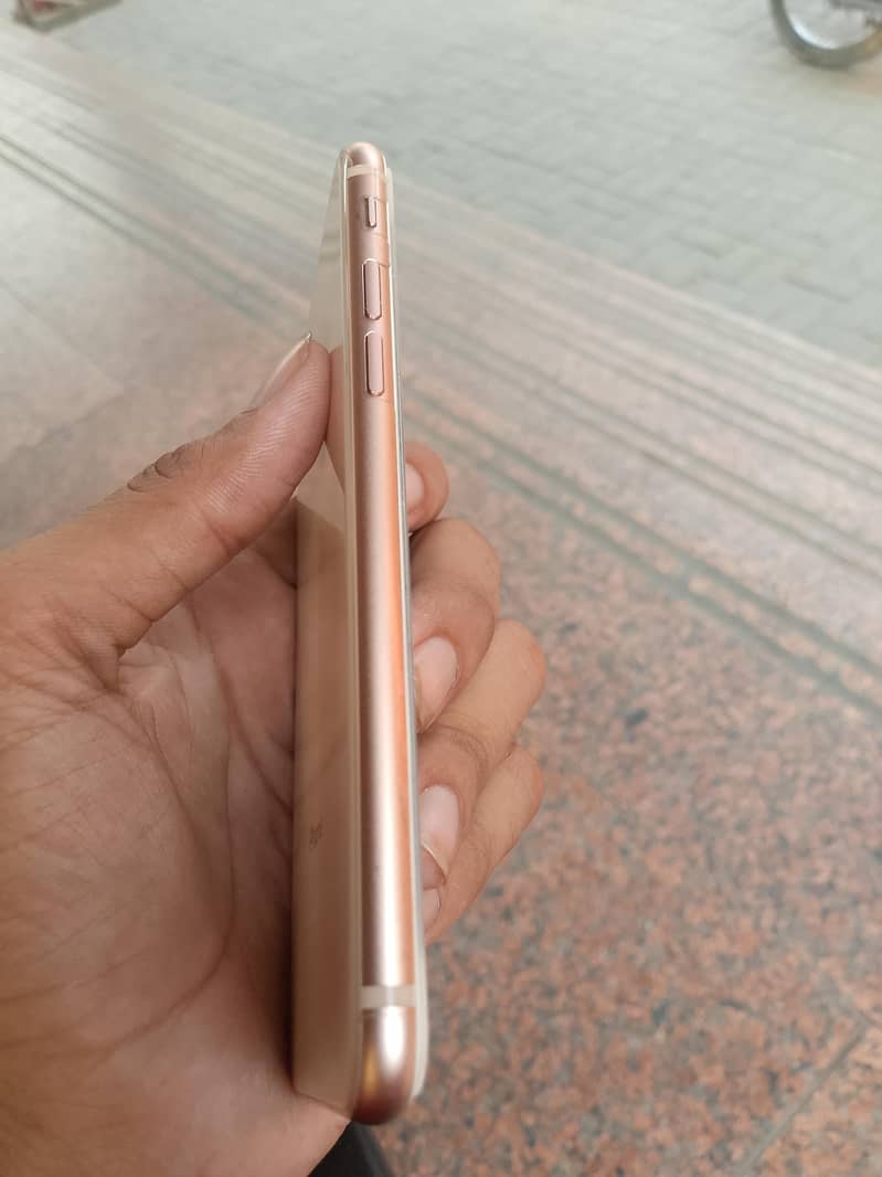 Apple iPhone 8 5