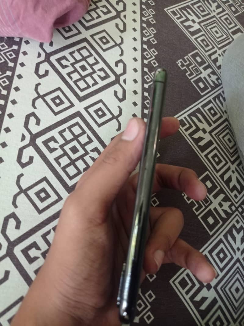 Apple iPhone X 3