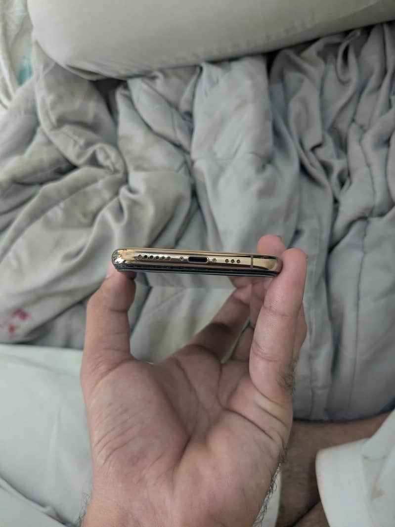 Apple iPhone XS 1