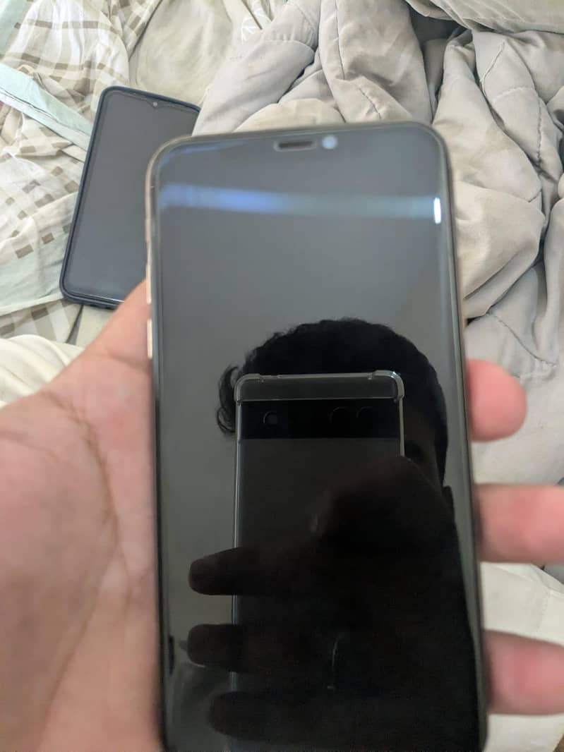 Apple iPhone XS 4