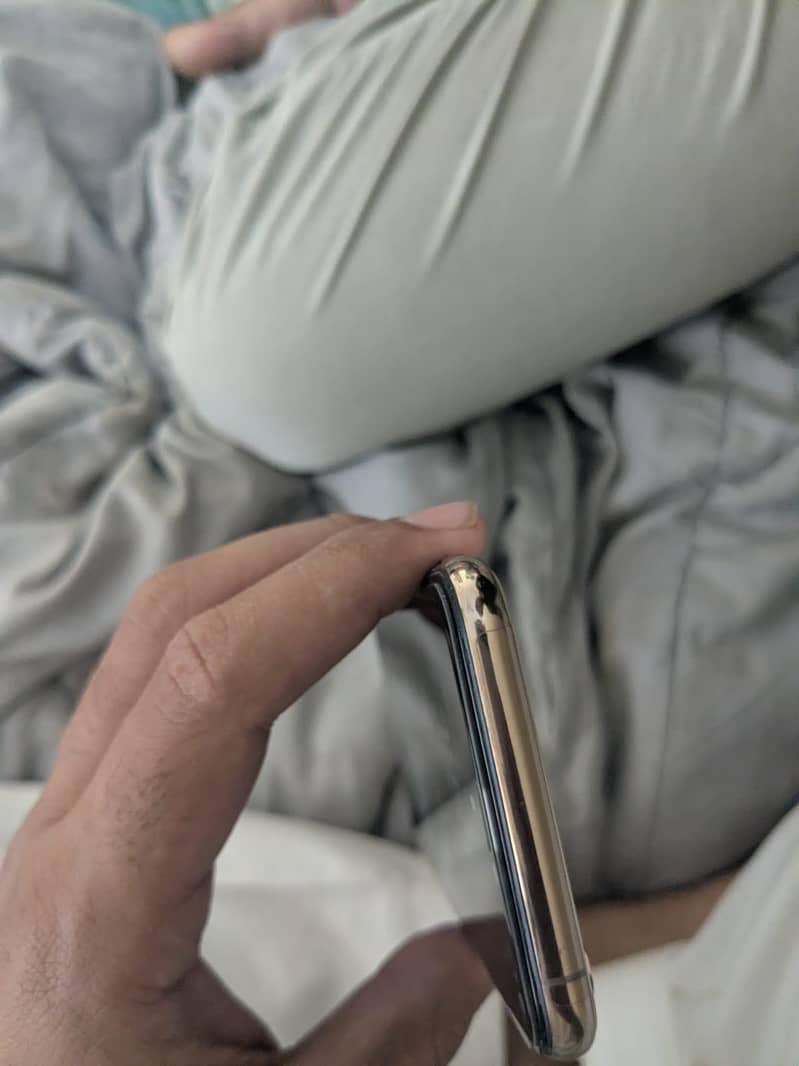 Apple iPhone XS 6