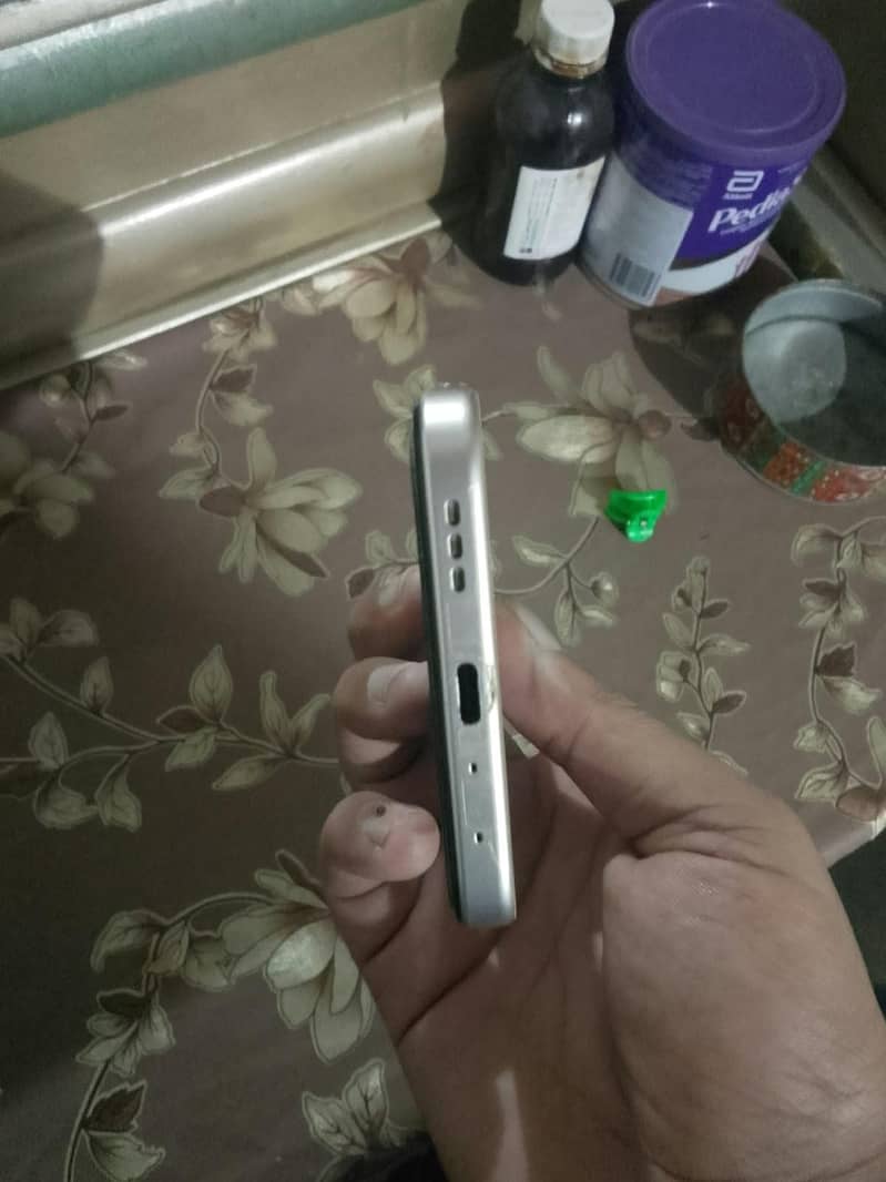 OPPO A6 4