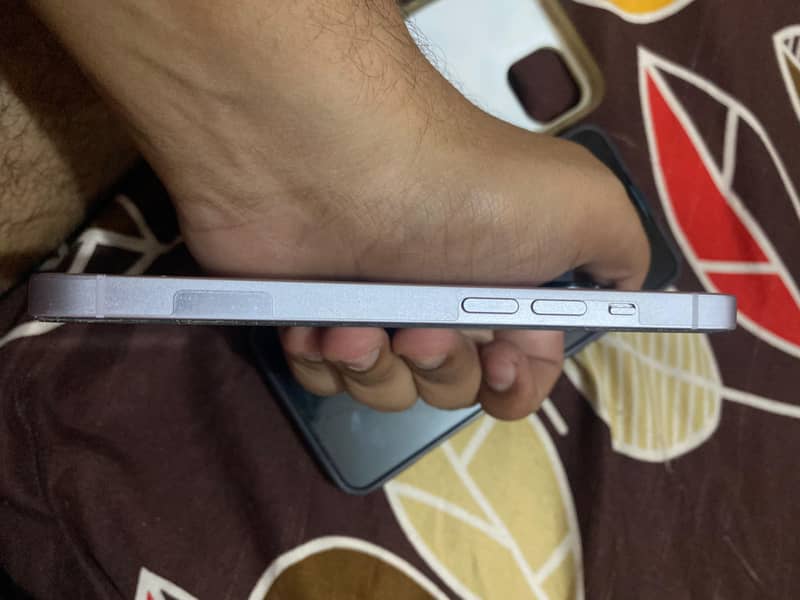 Apple iPhone 14 4