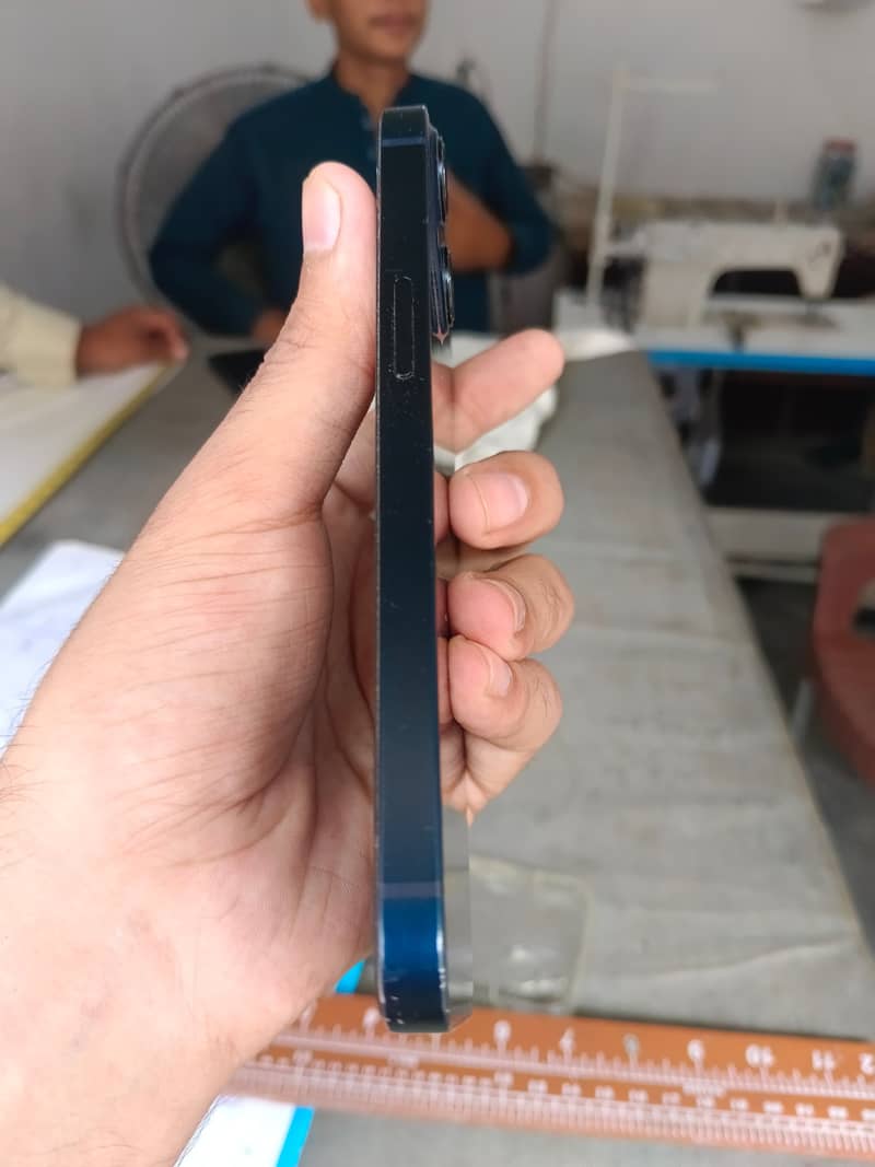 Apple iPhone 13 {Exchange possibly} 4