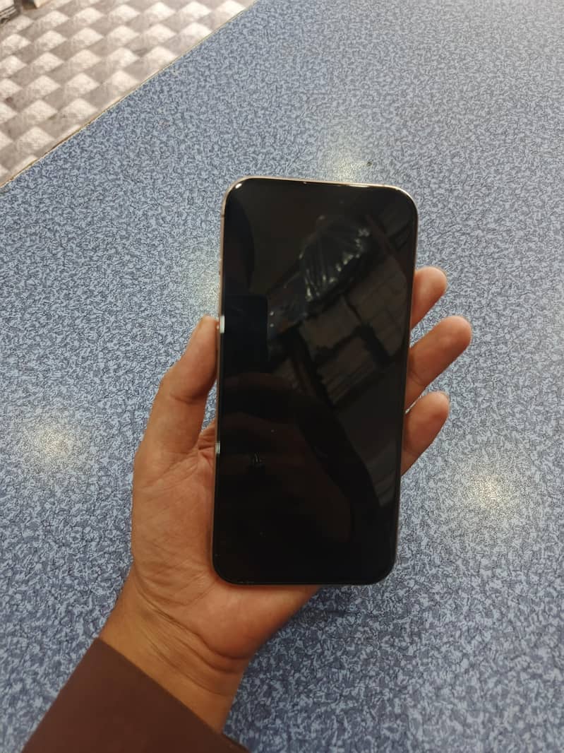 Apple iPhone 16 Pro Max 5