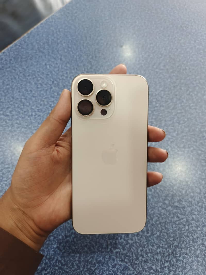 Apple iPhone 16 Pro Max 6