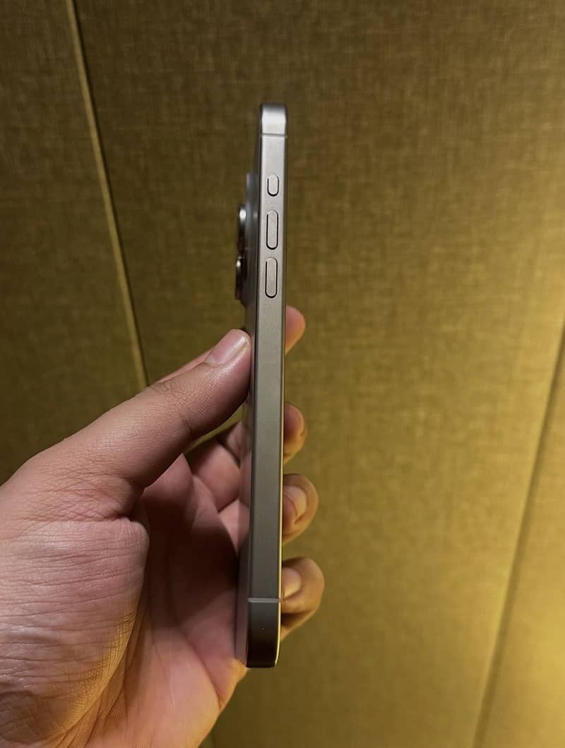 Apple iPhone 15 Pro Max 2