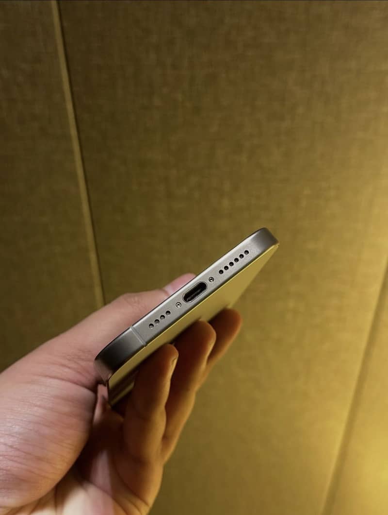 Apple iPhone 15 Pro Max 3