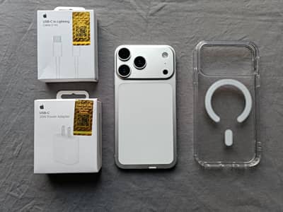 Apple iPhone XR (17 Pro converted)
