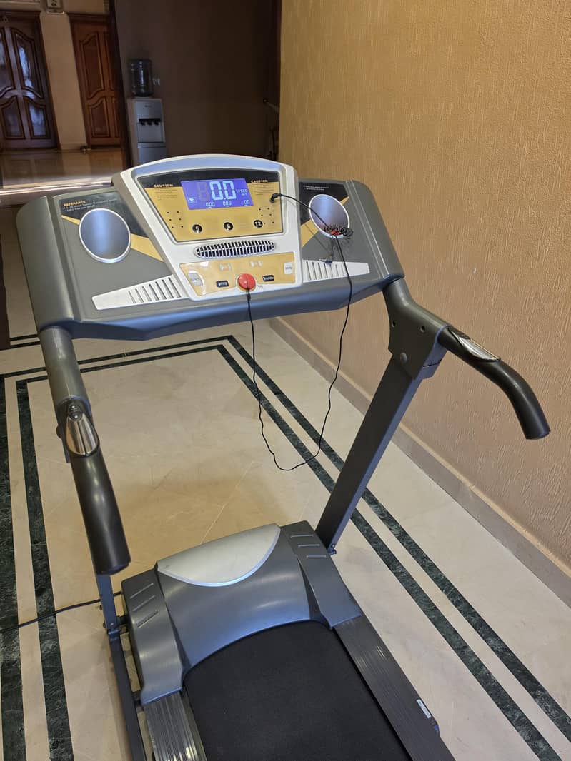 one hand use treadmill 1