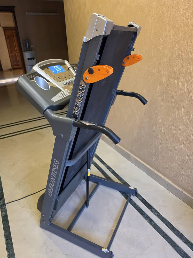 one hand use treadmill 2
