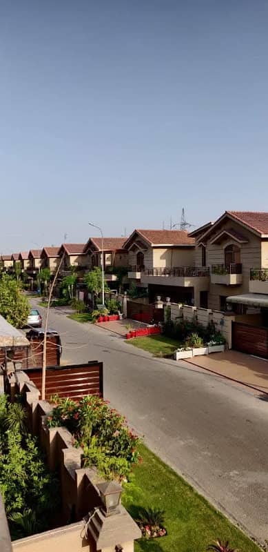 17 MARLA 5 BED BUEETIFUL HOUSE IN ASKARI 10 SECTOR S