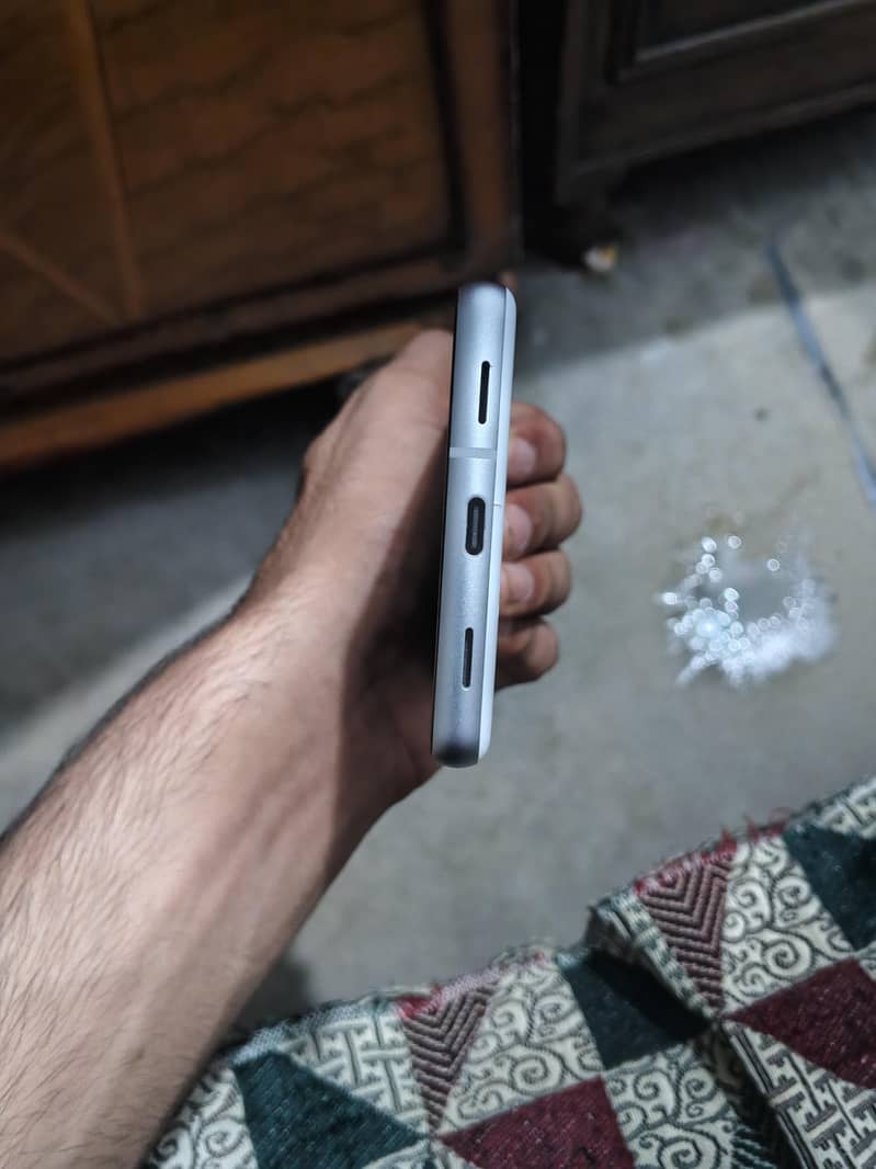 Google Pixel 7a 10/10 condition 5