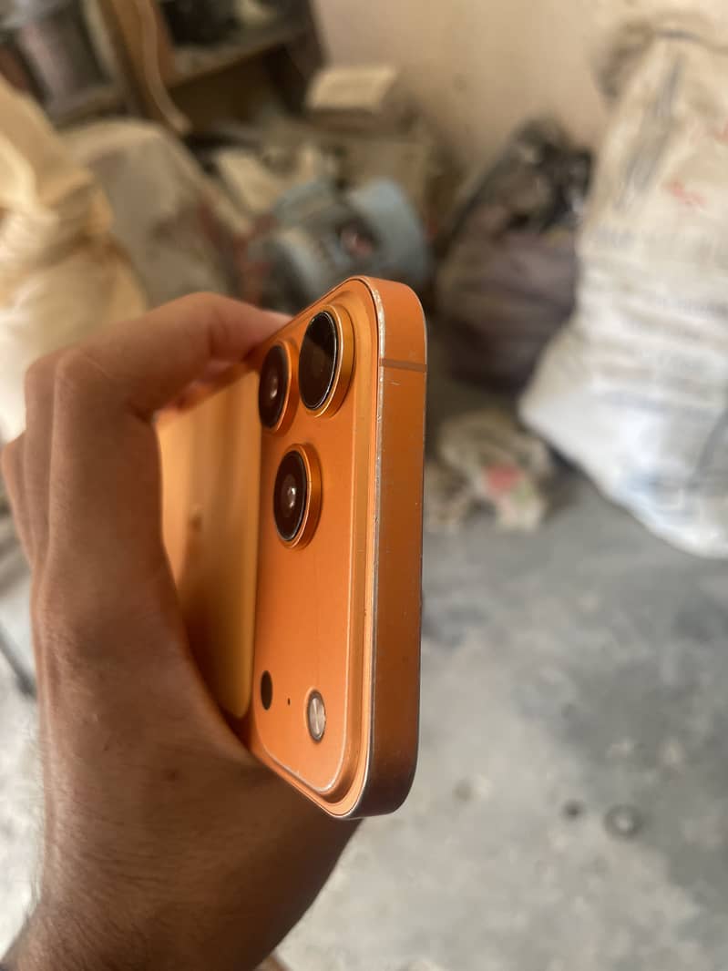 Apple iPhone XR 4