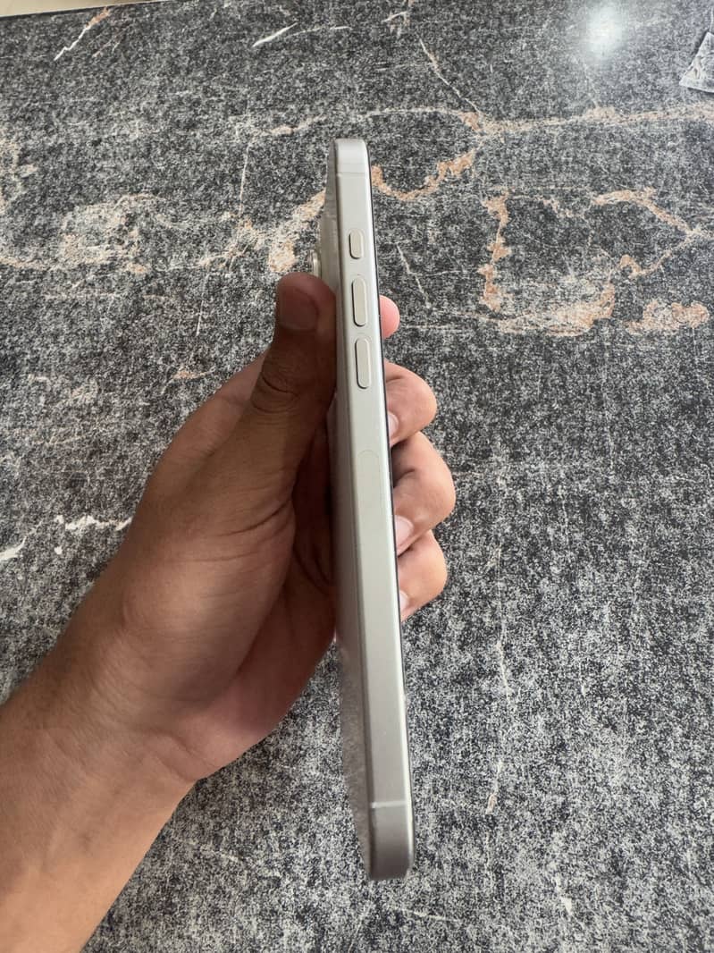Apple iPhone 16 Pro Max 2