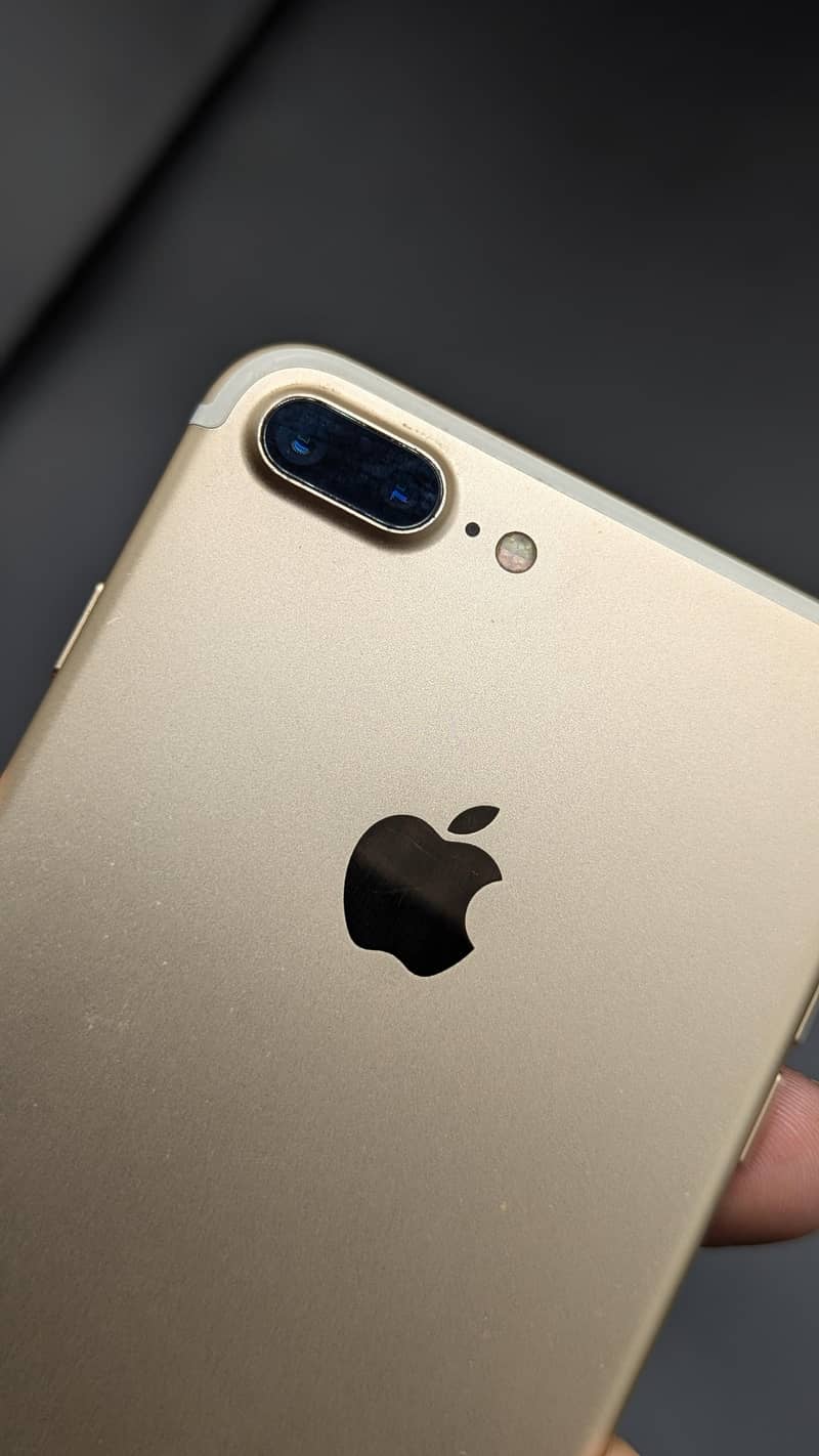 Apple iPhone 7 Plus 11
