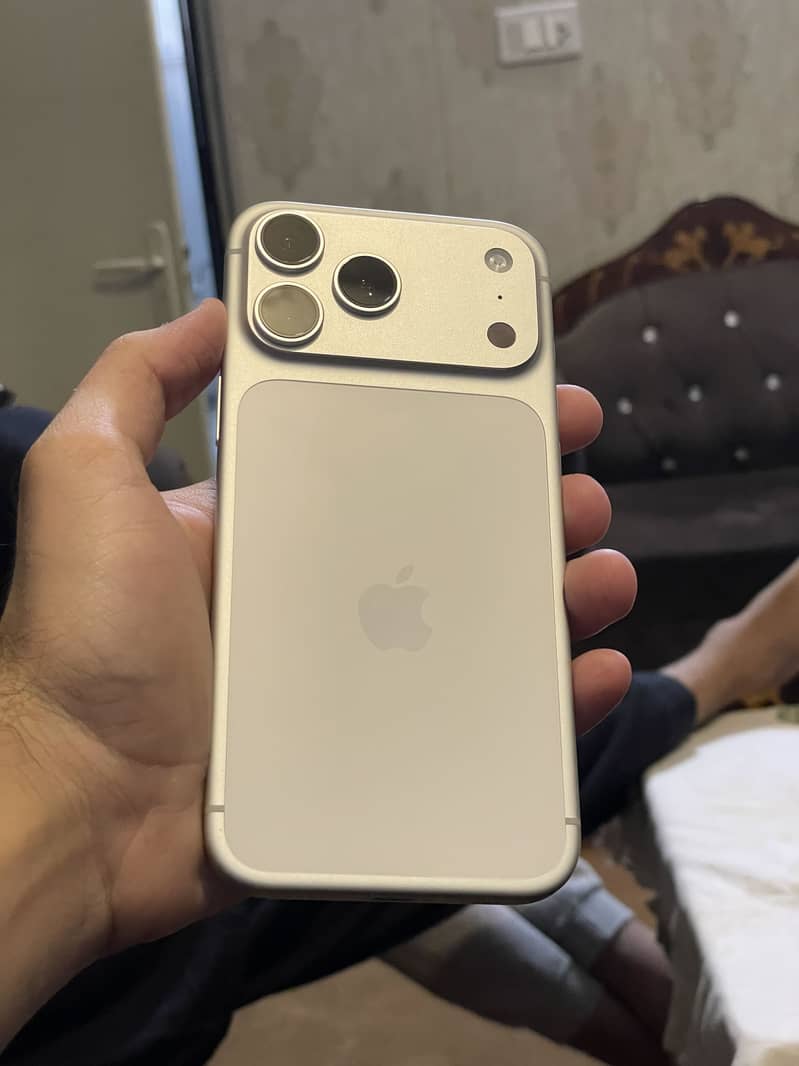 Apple iPhone 17 Pro Max 0