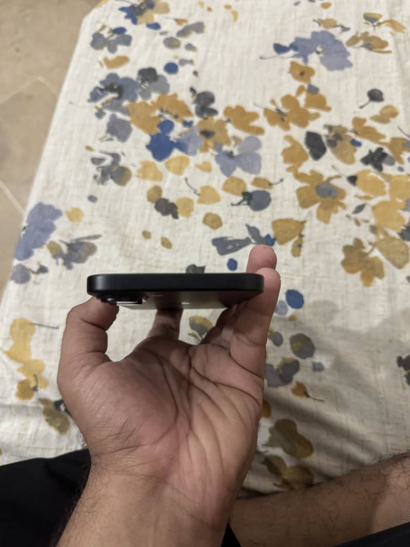 Apple iPhone 16 Plus 1