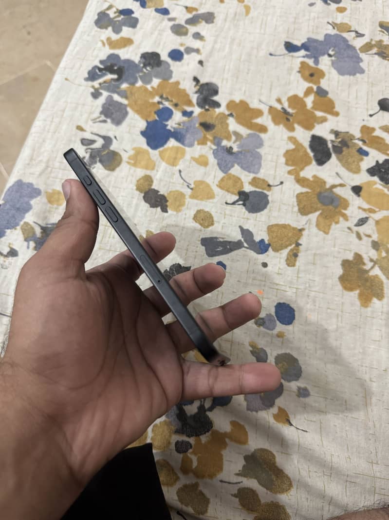 Apple iPhone 16 Plus 6