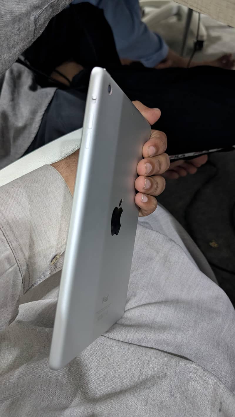 ipad mini 2 10 by 10 9