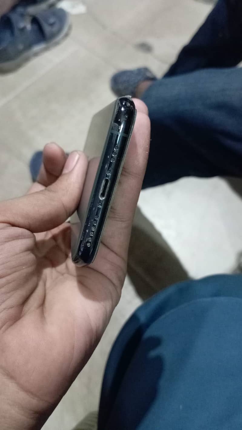 Apple iPhone 11 Pro 1