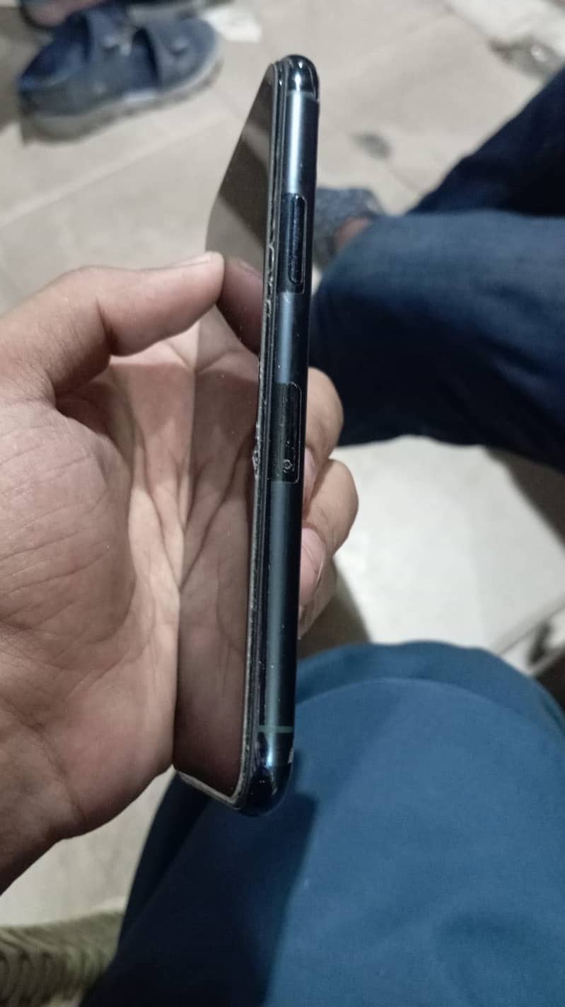 Apple iPhone 11 Pro 4