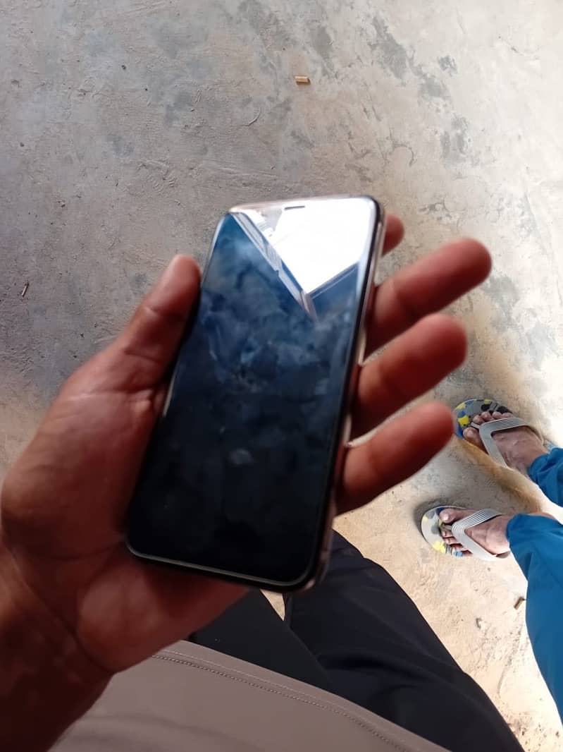 Apple iPhone XS 5